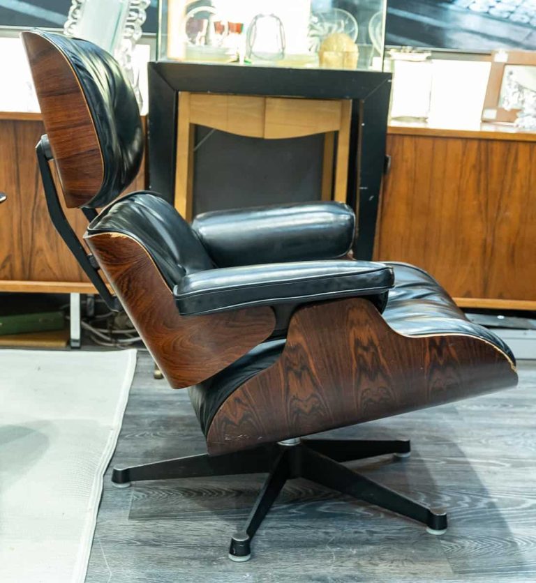 Mobilier International : chaise longue avec son pouf